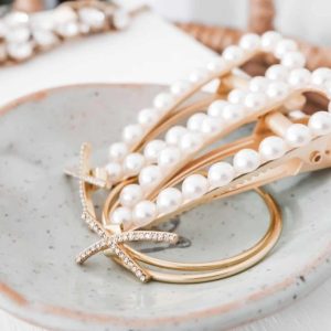 How to choose jewelry to match your hairstyle